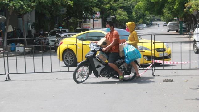 Cuộc sống 'nội bất xuất ngoại bất nhập' ở khu vực 20.000 dân tại Đà Nẵng ảnh 10