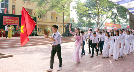 Trường THPT Mỹ Hào đón học sinh vào lớp 10